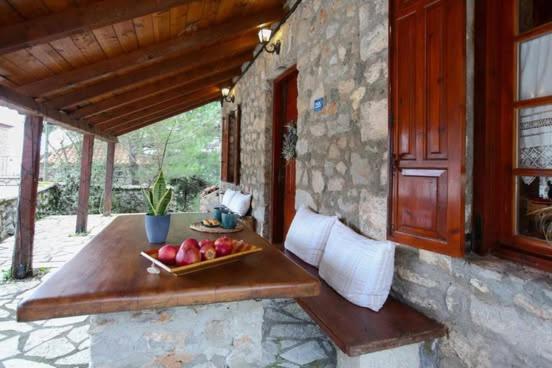 LílaiaMariolata Stone House别墅 外观 照片